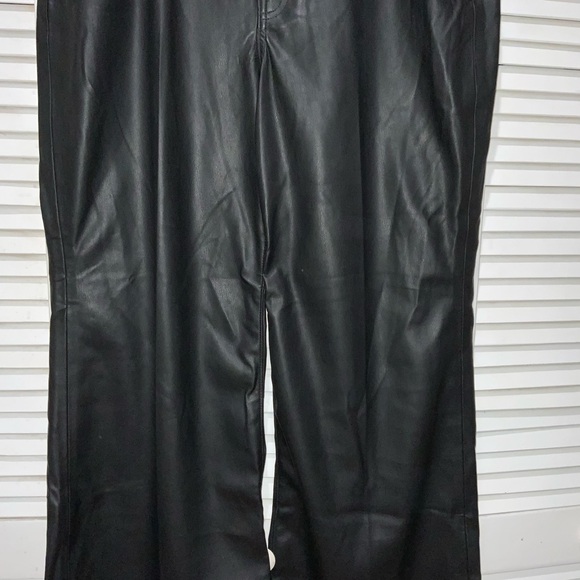 Levi’s 70'S FAUX LEATHER FLARE WOMEN'S PANTS - Picture 3 of 6